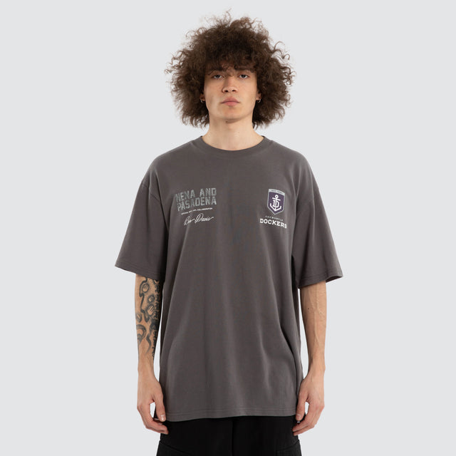 Model wears Ben Davis Fremantle Dockers AFL Box Fit Tee Grey T-Shirts in Grey - Image 2