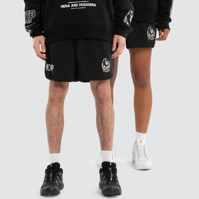 Model wears Ben Davis Collingwood Magpies AFL Sport Short Jet Black Shorts in Black - Image 1