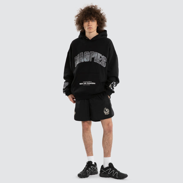 Model wears Ben Davis Collingwood Magpies AFL Sport Short Jet Black Shorts in Black - Image 4
