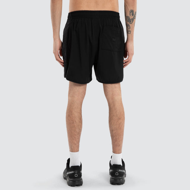 Model wears Ben Davis Collingwood Magpies AFL Sport Short Jet Black Shorts in Black - Image 6