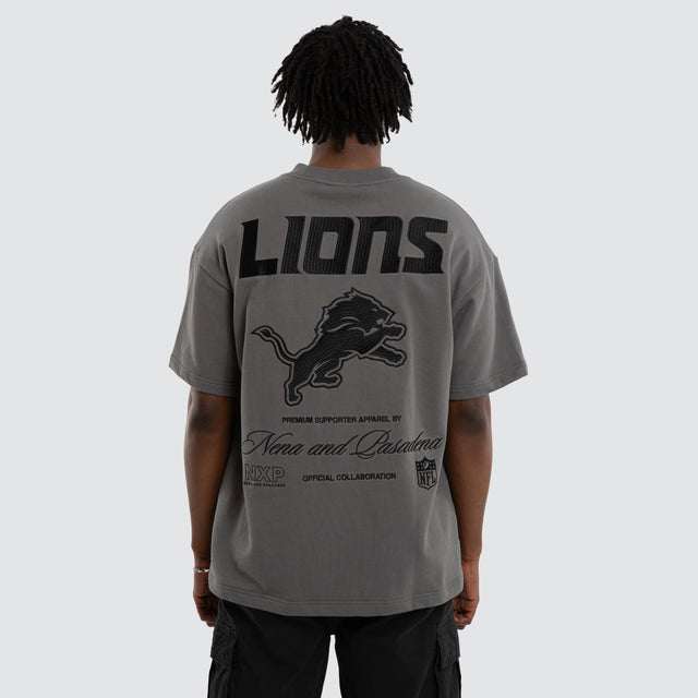 Model wears Detroit Lions Positions Tee Charcoal T-Shirts in Grey - Image 2