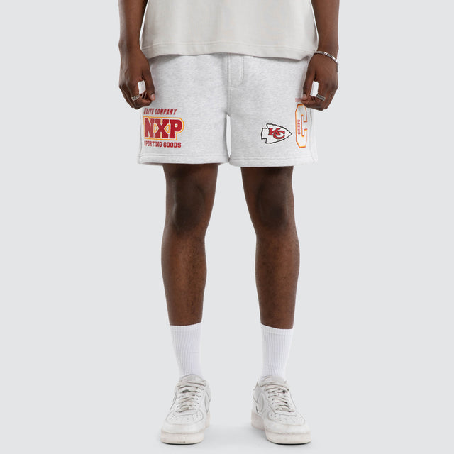 Model wears Kansas City Chiefs Sprinter Short Snow Marle Shorts in Grey - Image 1