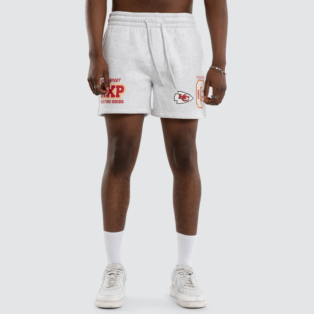 Model wears Kansas City Chiefs Sprinter Short Snow Marle Shorts in Grey - Image 5