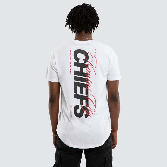 Model wears Kansas City Chiefs Vertical Tee Optical White T-Shirts in White - Image 2