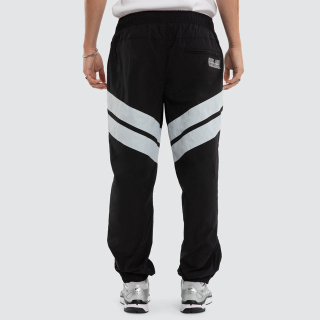 Model wears Las Vegas Raiders Racing Pant Jet Black/Silver Pants Black – image 2