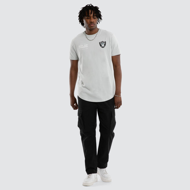 Model wears 0 T-Shirts in 0 - Image 5