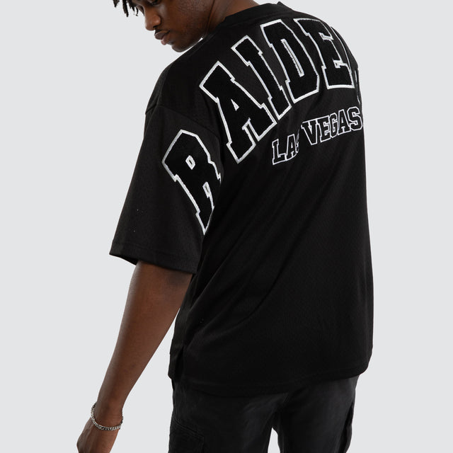 Model wears Las Vegas Raiders Champ Tee Jet Black T-Shirts in Black - Image 2