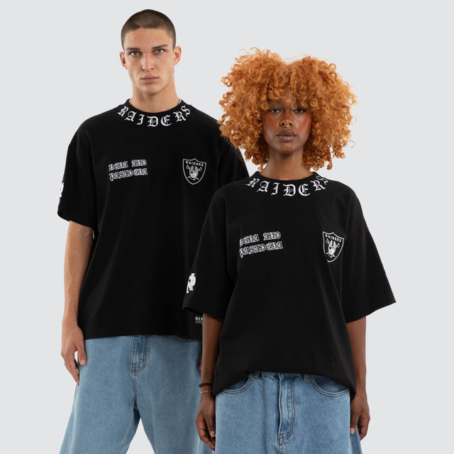 Model wears Las Vegas Raiders Shield Tee Jet Black T-Shirts Black – image 1