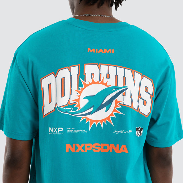 Model wears Miami Dolphins Driven Tee Aqua T-Shirts in Green - Image 2