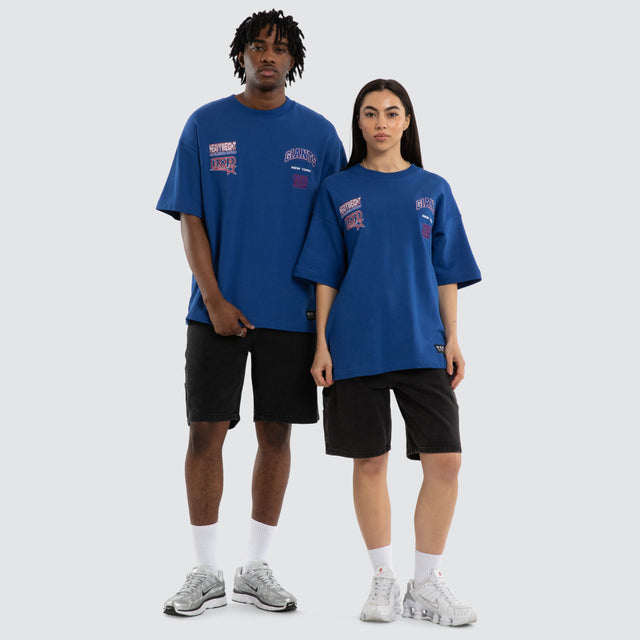 Model wears New York Giants Surround Tee Blue T-Shirts in Blue - Image 3