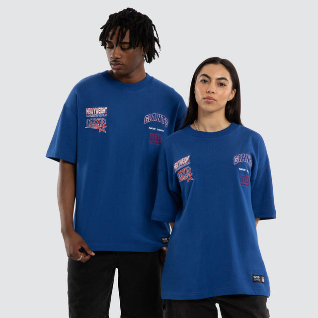 Model wears New York Giants Surround Tee Blue T-Shirts in Blue - Image 1