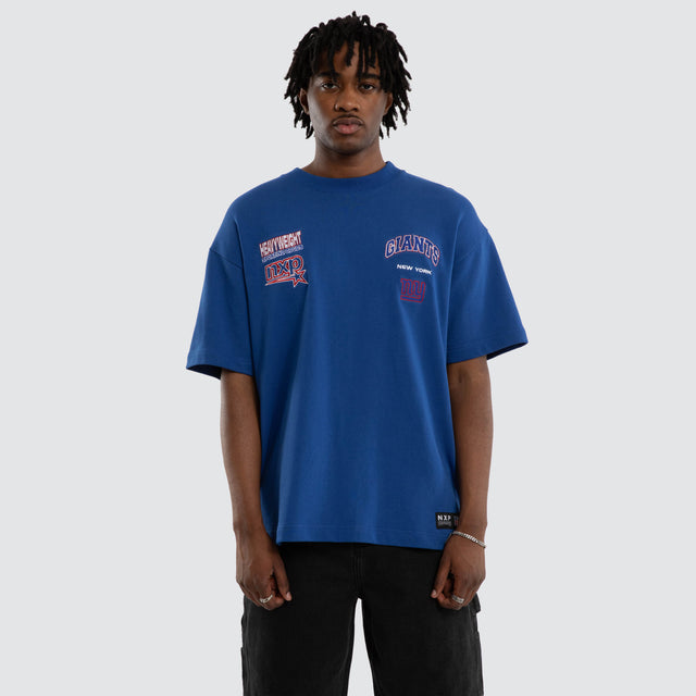 Model wears New York Giants Surround Tee Blue T-Shirts in Blue - Image 4