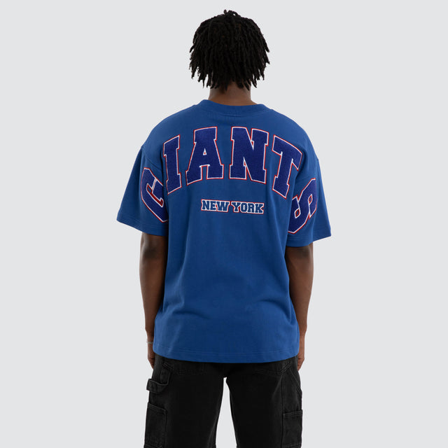 Model wears New York Giants Surround Tee Blue T-Shirts in Blue - Image 6