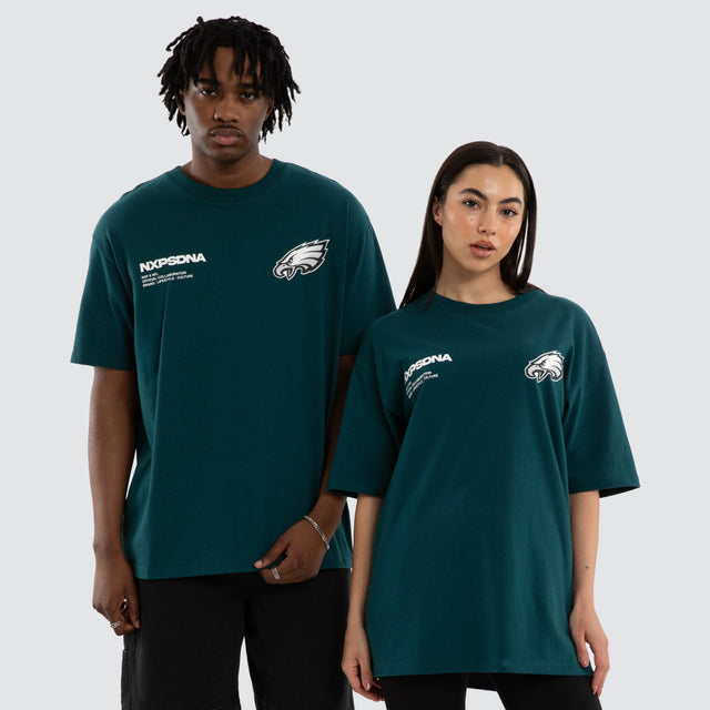 Model wears Philadelphia Eagles Driven Tee Midnight Green T-Shirts in Green - Image 2