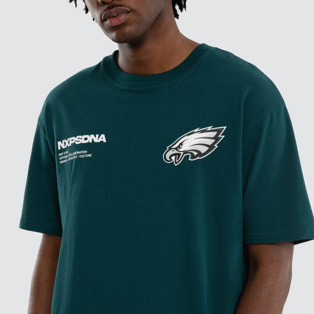 Model wears Philadelphia Eagles Driven Tee Midnight Green T-Shirts in Green - Image 7