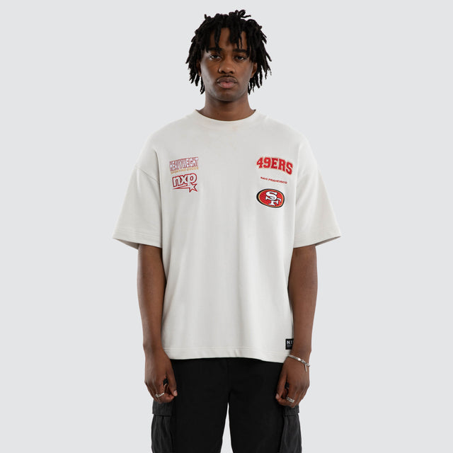 Model wears San Francisco 49ers Surround Tee Glacier Grey T-Shirts in Grey - Image 5