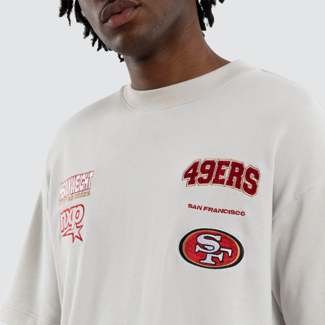 Model wears San Francisco 49ers Surround Tee Glacier Grey T-Shirts in Grey - Image 7