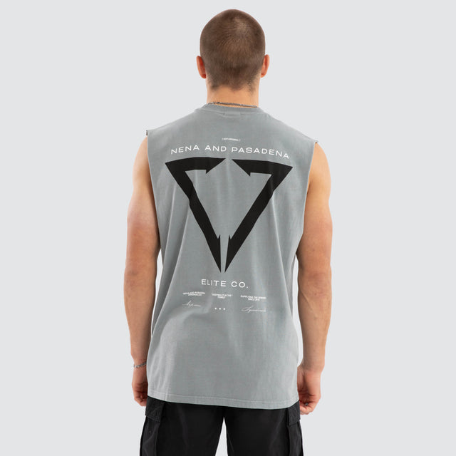 Model wears Warping Relaxed Muscle Pigment Ultimate Grey Muscle Tees in Grey - Image 4