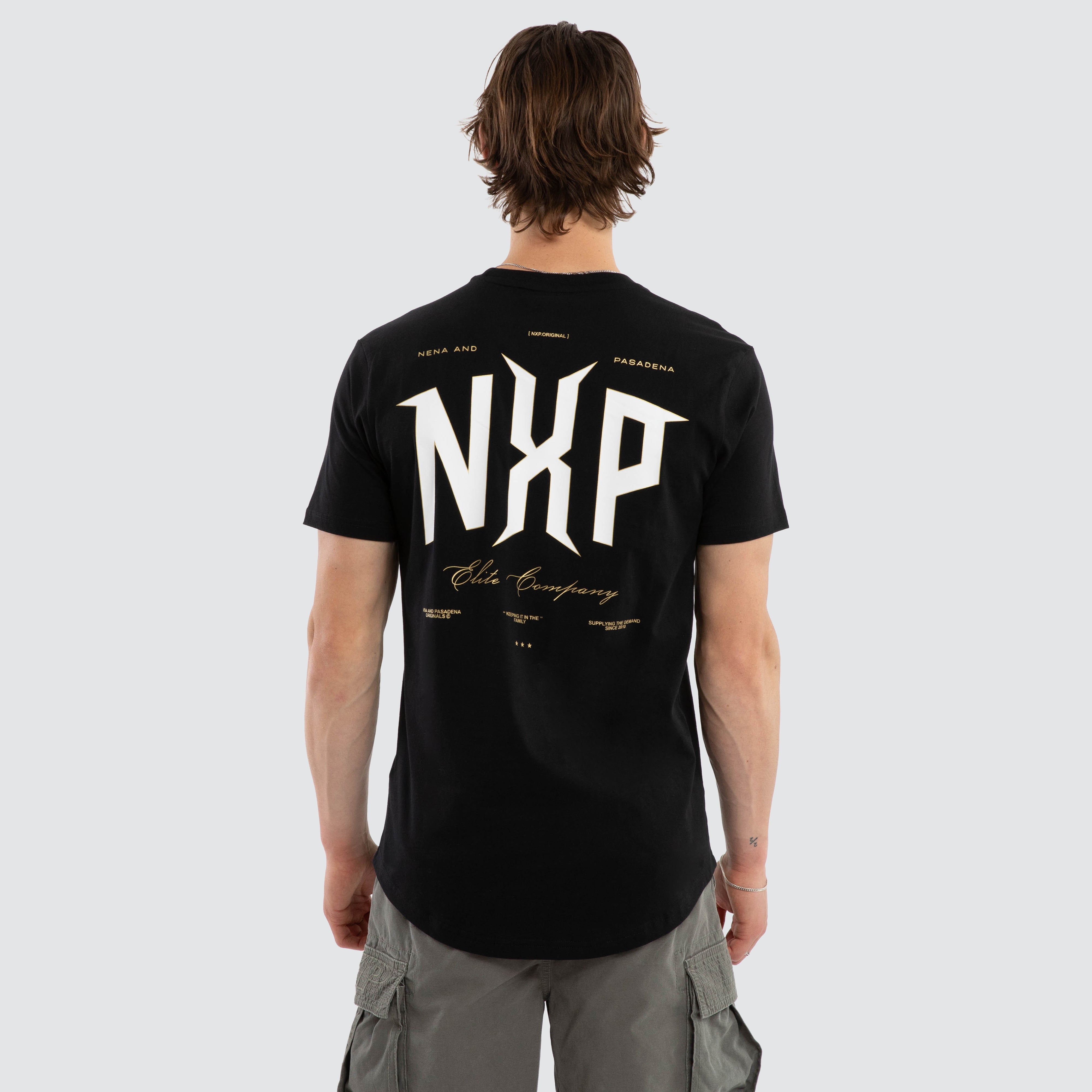 【新品タグ付き】någonstans curve-hem t-shirt 新品タグ付き】någonstans curve-hem t-shirt