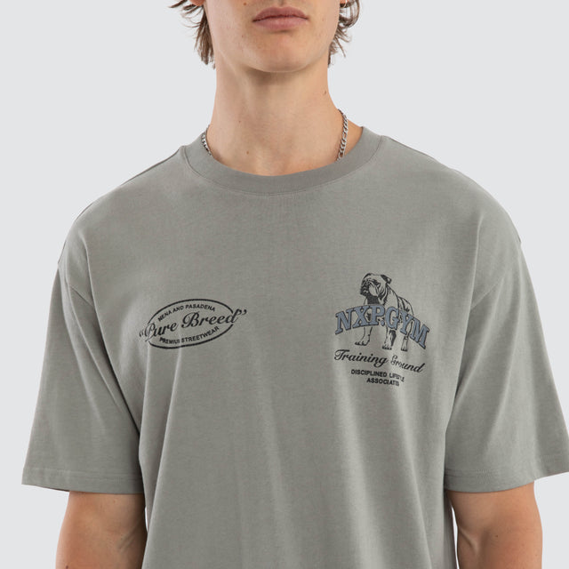 Model wears Ground Box Fit Tee Moon Mist T-Shirts Grey – image 4