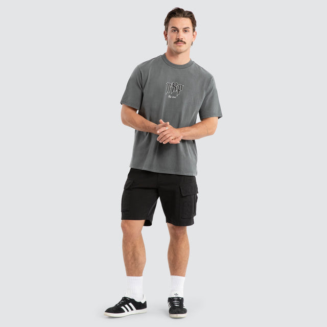 Model wears Prevail Classic Tee Pigment Charcoal T-Shirts Grey – image 5