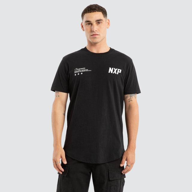 Model wears Triumph Dual Curved Tee Jet Black T-Shirts Black – image 1