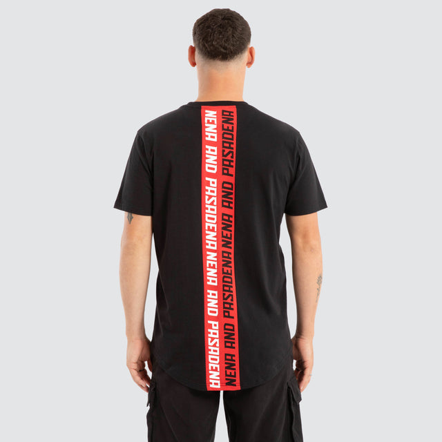 Model wears Triumph Dual Curved Tee Jet Black T-Shirts Black – image 2