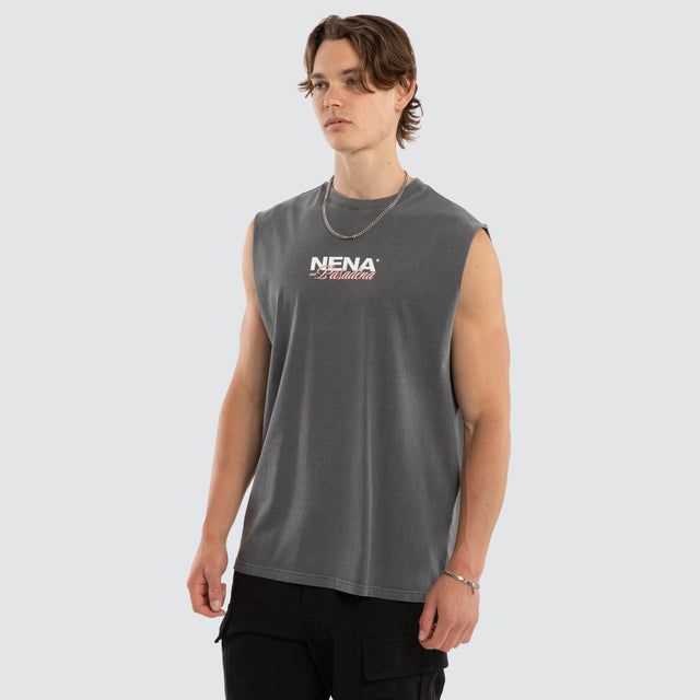 Model wears Demand Relaxed Muscle Pigment Charcoal Muscle Tees Grey – image 3