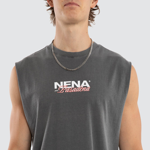 Model wears Demand Relaxed Muscle Pigment Charcoal Muscle Tees Grey – image 4