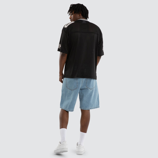 Model wears Mixer Football Jersey Jet Black T-Shirts Black – image 4