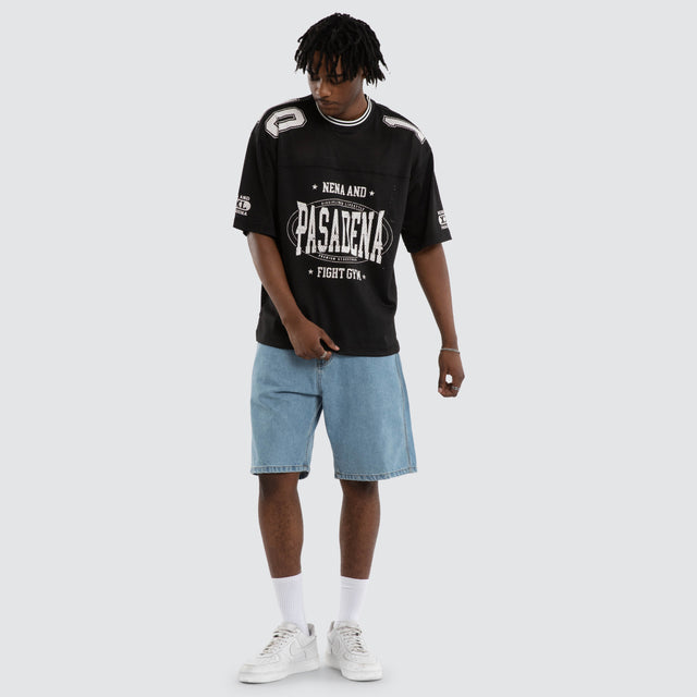 Model wears Mixer Football Jersey Jet Black T-Shirts Black – image 5