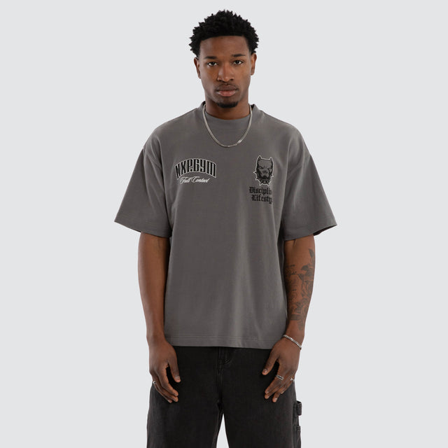 Model wears Inertia Street Tee Charcoal T-Shirts Grey – image 1