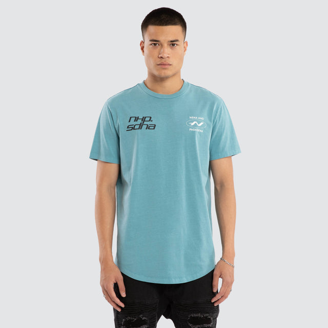 Model wears Independent Dual Curved Tee Pigment Cameo T-Shirts Blue – image 1