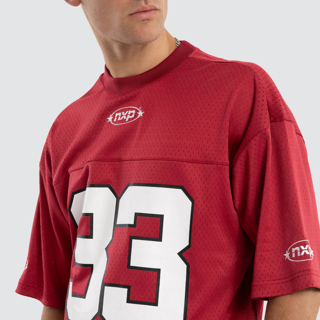 Model wears Offbeat Football Jersey Maroon Jersey in Red - Image 4