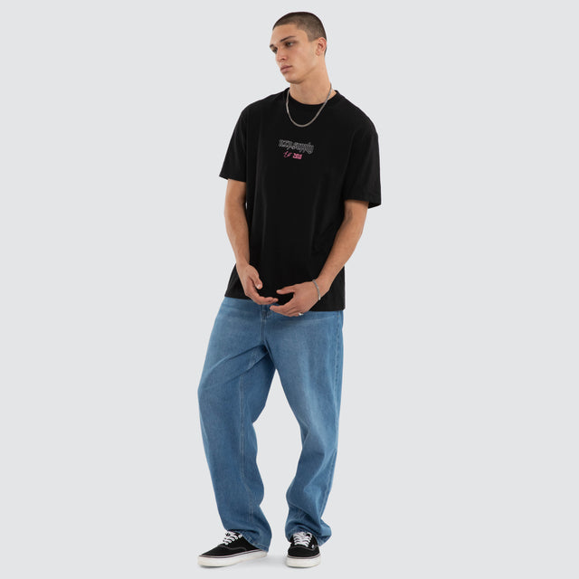 Model wears Upscale Relaxed Tee Jet Black T-Shirts in Black - Image 5