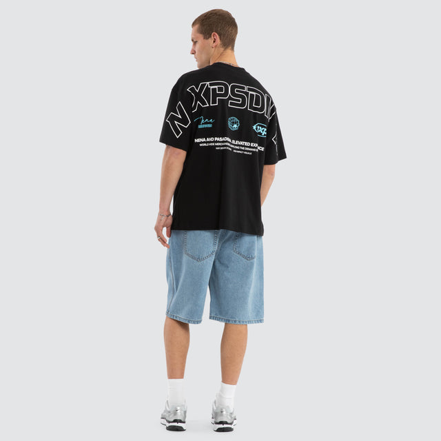 Model wears Airflow Box Fit Tee Anthracite Black T-Shirts in Black - Image 2