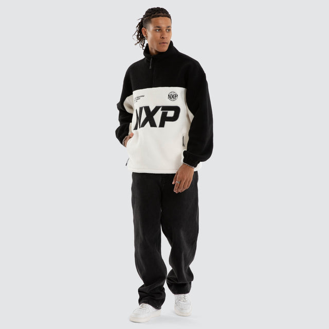 Model wears Slick Pullover Black/White Jumpers  – image 5