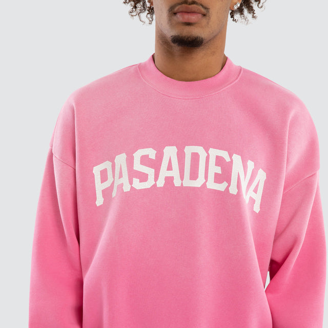 Model wears Halo Box Fit Sweater Sunbleached Sachet Pink Jumpers Pink – image 1