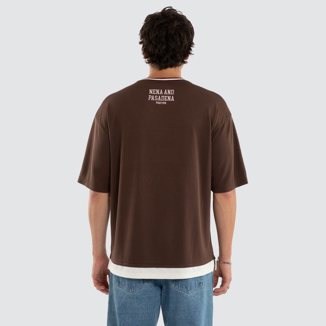 Model wears Forward Football Jersey Brown  Jerseys in Brown - Image 3