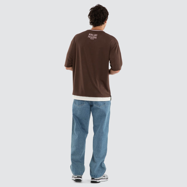 Model wears Forward Football Jersey Brown  Jerseys in Brown - Image 4
