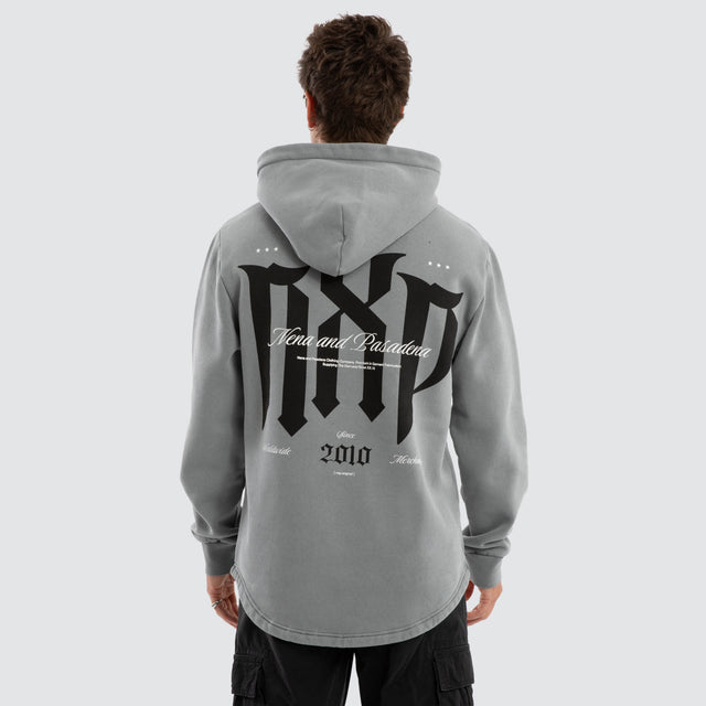Model wears Draelith Dual Curved Hoodie Pigment Ultimate Grey Hoodies Grey – image 2