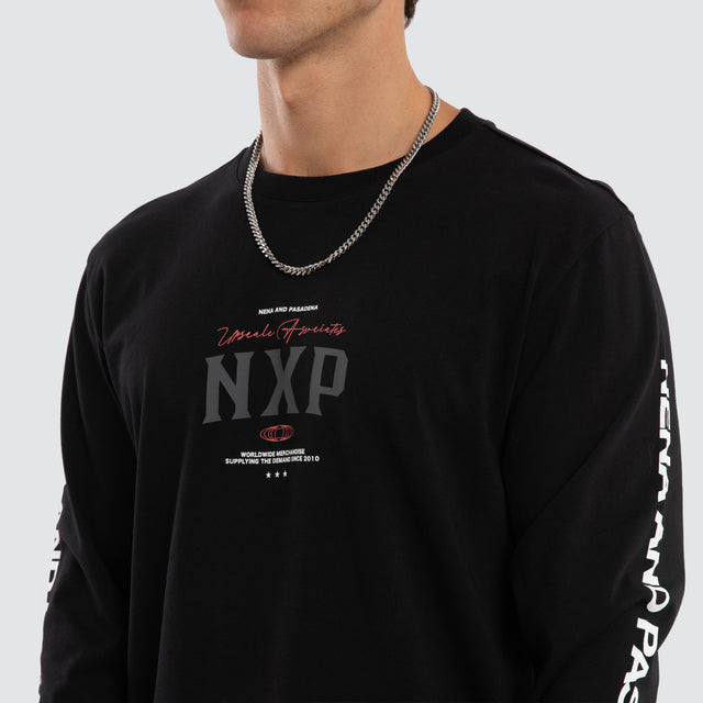 Model wears Nexus Dual Curved Longsleeve Tee Jet Black Longsleeve T-Shirts Black – image 2