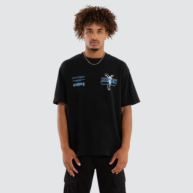 Model wears Azrael Box Fit Tee Anthracite Black T-Shirts Black – image 1
