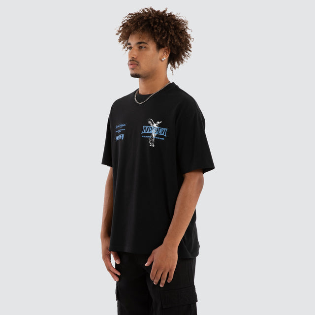 Model wears Azrael Box Fit Tee Anthracite Black T-Shirts Black – image 2