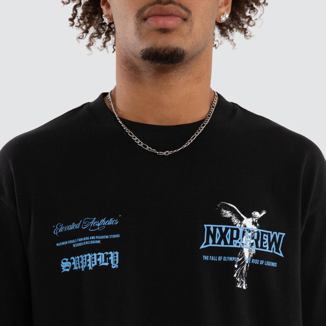 Model wears Azrael Box Fit Tee Anthracite Black T-Shirts Black – image 3