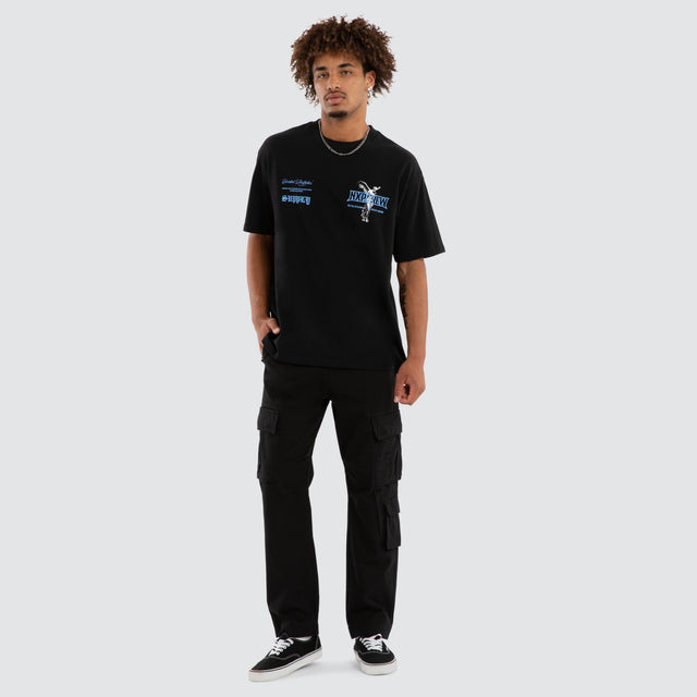Model wears Azrael Box Fit Tee Anthracite Black T-Shirts Black – image 6