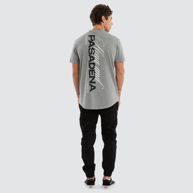 Model wears Smouldr Dual Curved Tee Pigment Neutral Grey T-Shirts Grey – image 4