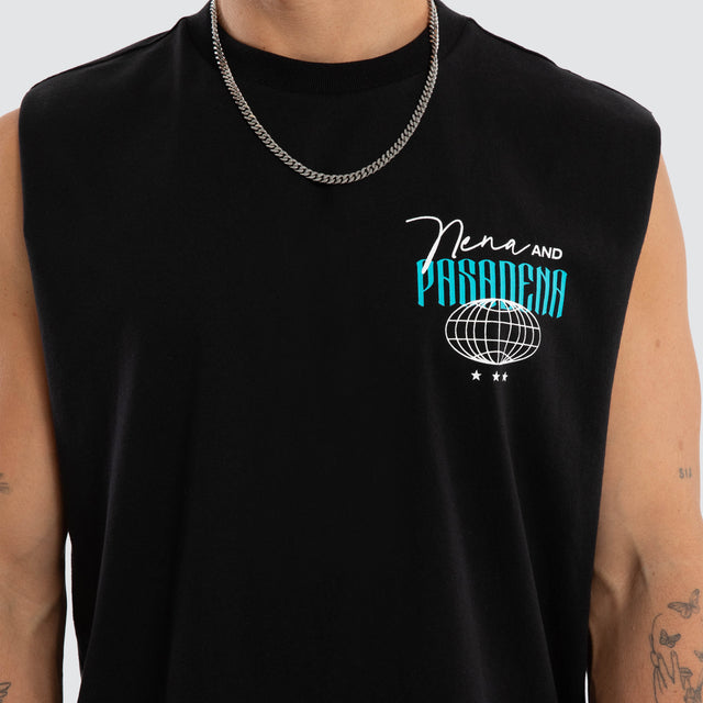 Model wears Drifting Relaxed Muscle Jet Black Muscle Tees Black – image 3
