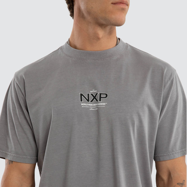 Model wears Cendra Classic Tee Frost Grey T-Shirts Grey – image 3