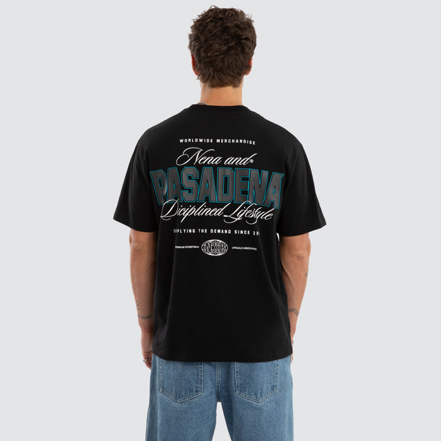 Model wears Ravenor Classic Tee Jet Black T-Shirts Black – image 1